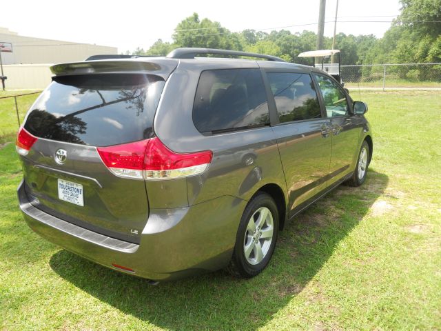 2012 Toyota Sienna Avalanche Z-71 4x4