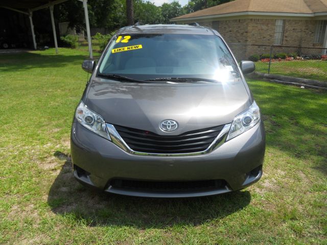 2012 Toyota Sienna Avalanche Z-71 4x4