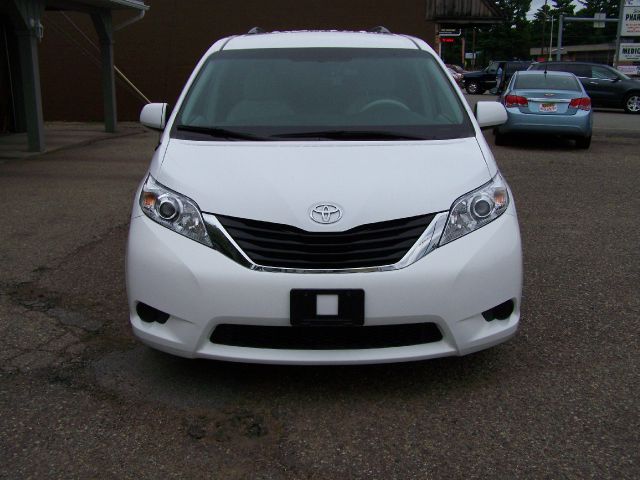 2012 Toyota Sienna Avalanche Z-71 4x4