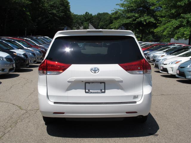 2013 Toyota Sienna SEL Sport Utility 4D