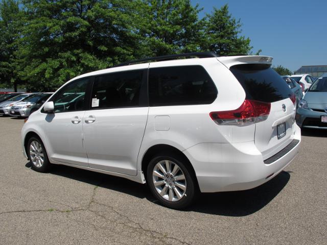 2013 Toyota Sienna SEL Sport Utility 4D