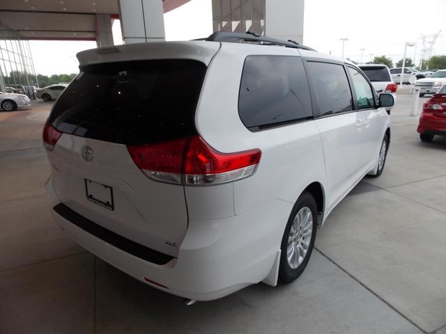 2013 Toyota Sienna SEL Sport Utility 4D