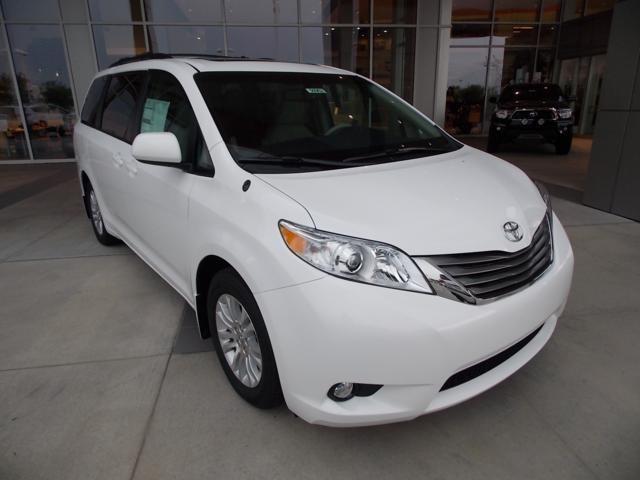 2013 Toyota Sienna SEL Sport Utility 4D