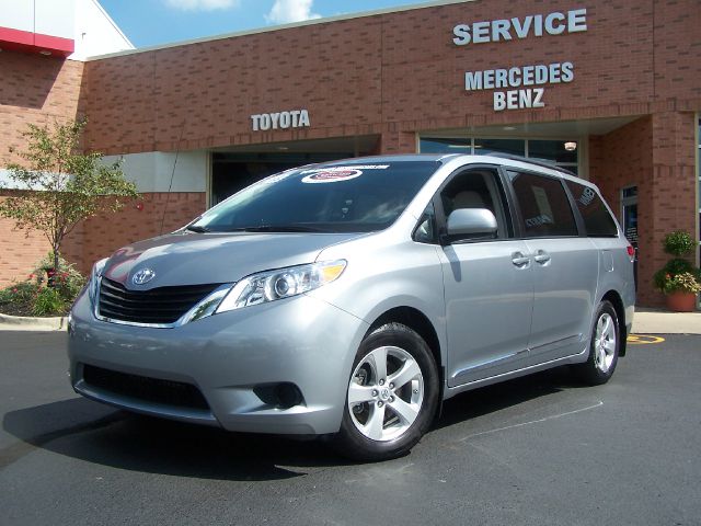 2013 Toyota Sienna Avalanche Z-71 4x4