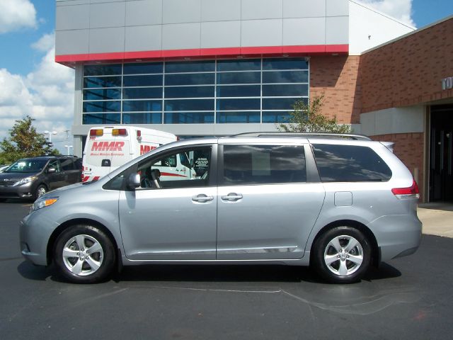 2013 Toyota Sienna Avalanche Z-71 4x4