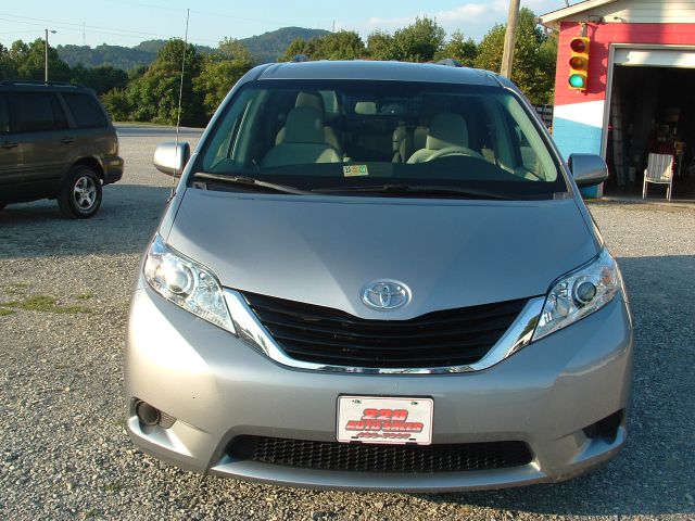 2013 Toyota Sienna Avalanche Z-71 4x4