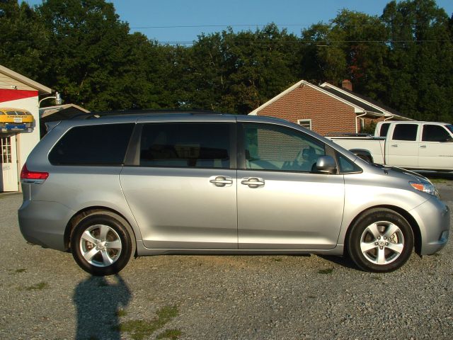 2013 Toyota Sienna Avalanche Z-71 4x4