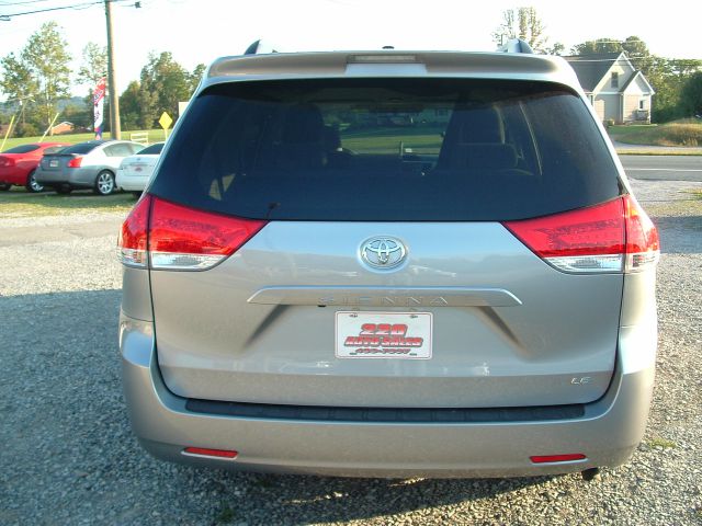 2013 Toyota Sienna Avalanche Z-71 4x4