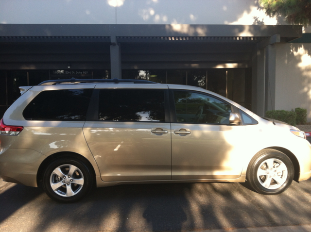 2013 Toyota Sienna Avalanche Z-71 4x4