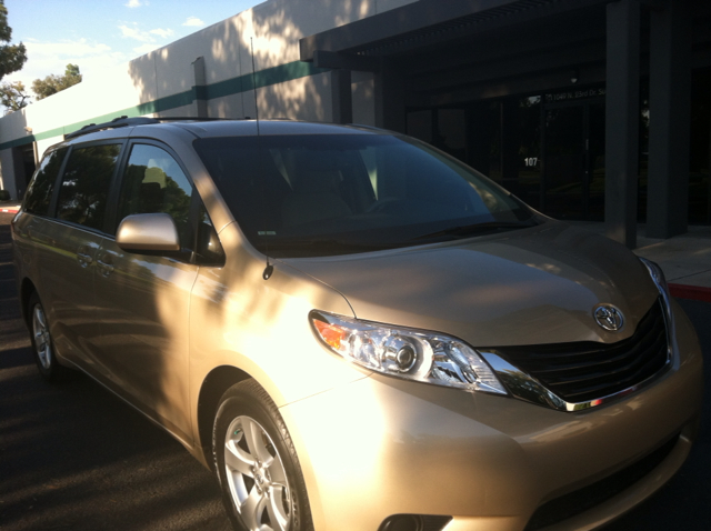 2013 Toyota Sienna Avalanche Z-71 4x4