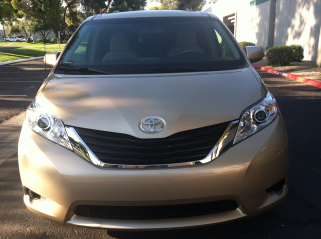 2013 Toyota Sienna Avalanche Z-71 4x4