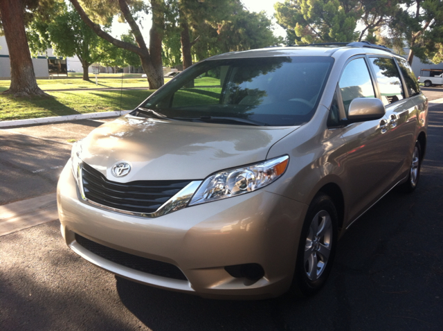 2013 Toyota Sienna Avalanche Z-71 4x4