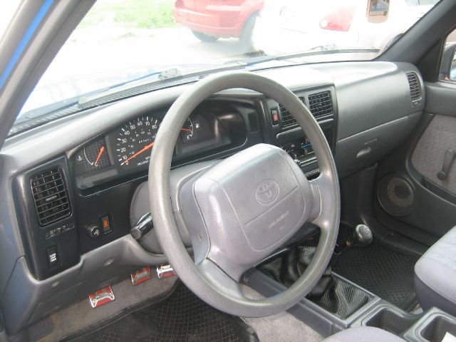 1996 Toyota Tacoma ES 2.4L AUTO