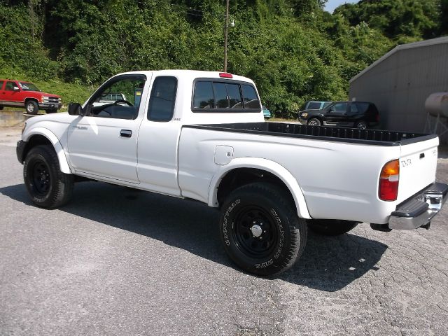 1998 Toyota Tacoma LT Pickup 4D 6 1/2 Ft