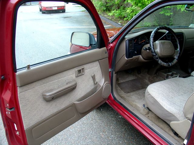 1998 Toyota Tacoma ES 2.4L AUTO