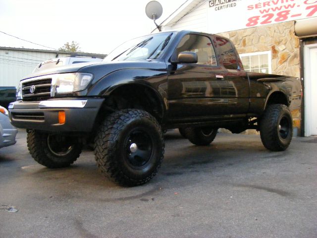 1999 Toyota Tacoma LT Pickup 4D 6 1/2 Ft