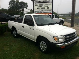 1999 Toyota Tacoma ES 2.4L AUTO