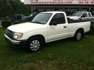 1999 Toyota Tacoma ES 2.4L AUTO