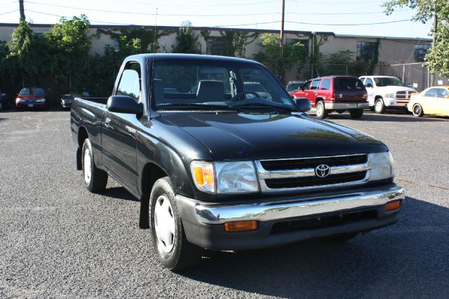 2000 Toyota Tacoma ES 2.4L AUTO