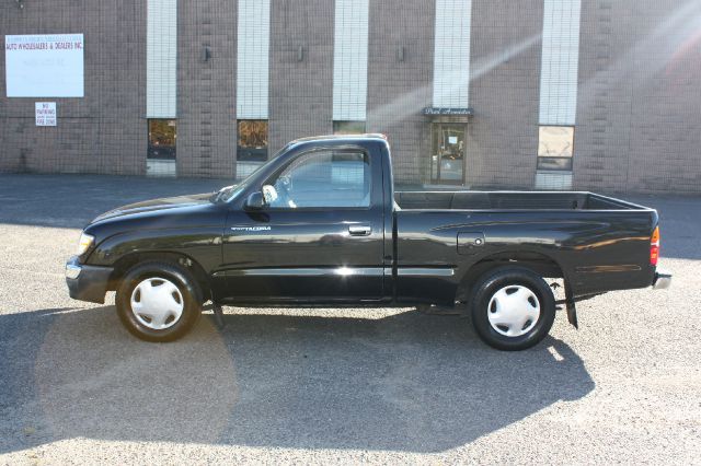 2000 Toyota Tacoma ES 2.4L AUTO