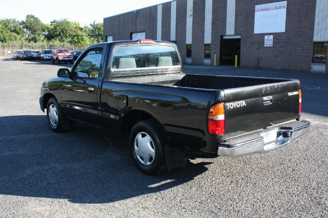 2000 Toyota Tacoma ES 2.4L AUTO