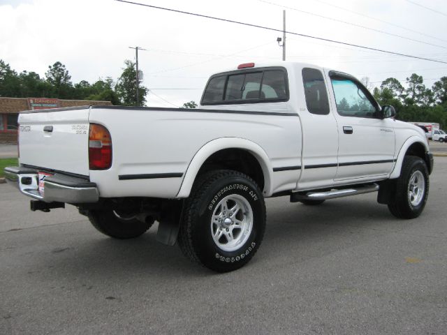 2000 Toyota Tacoma LT Pickup 4D 6 1/2 Ft