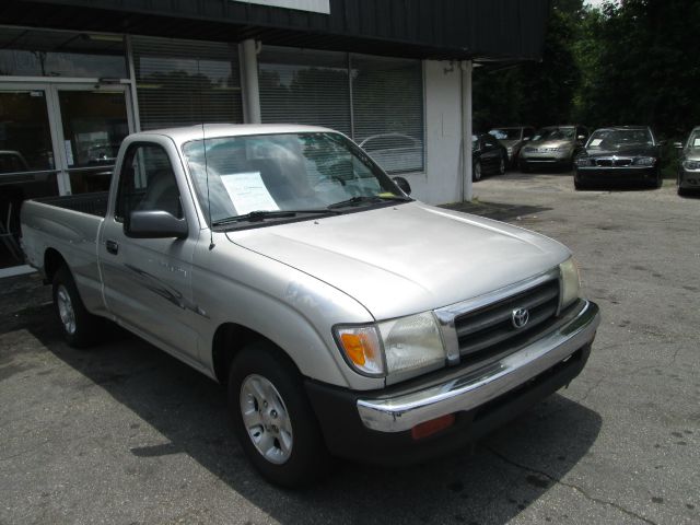 2000 Toyota Tacoma ES 2.4L AUTO