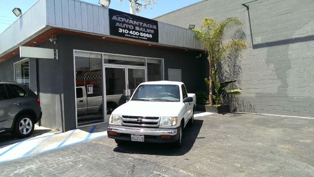 2000 Toyota Tacoma ES 2.4L AUTO