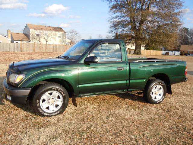 2001 Toyota Tacoma ES 2.4L AUTO