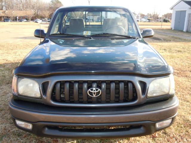 2001 Toyota Tacoma ES 2.4L AUTO