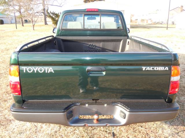 2001 Toyota Tacoma ES 2.4L AUTO