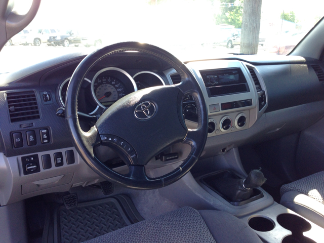 2005 Toyota Tacoma SE W/dvd