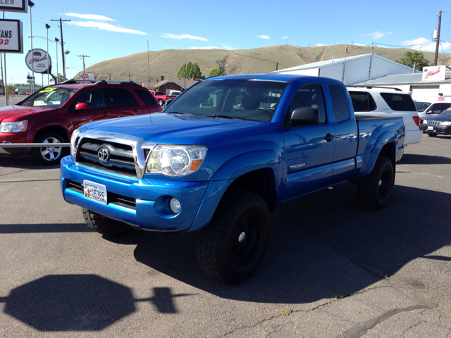 2005 Toyota Tacoma SE W/dvd