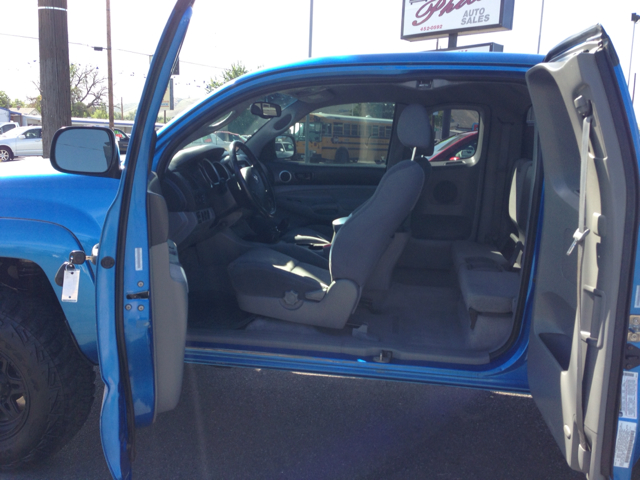 2005 Toyota Tacoma SE W/dvd