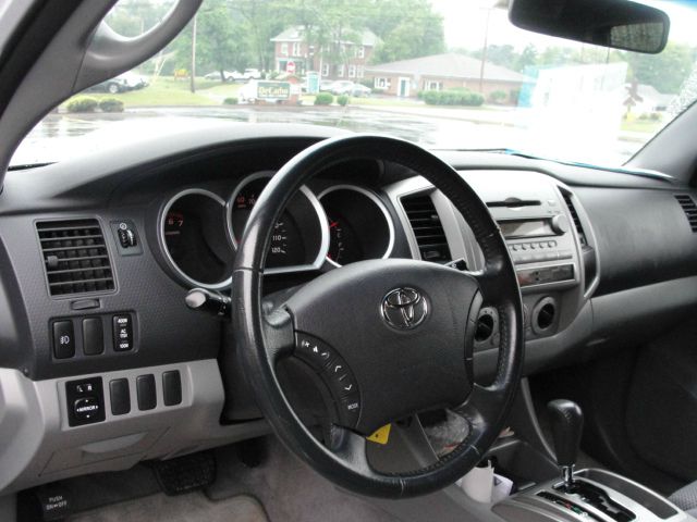 2005 Toyota Tacoma 2WD Supercab Styleside 6-1/2 Ft Box STX