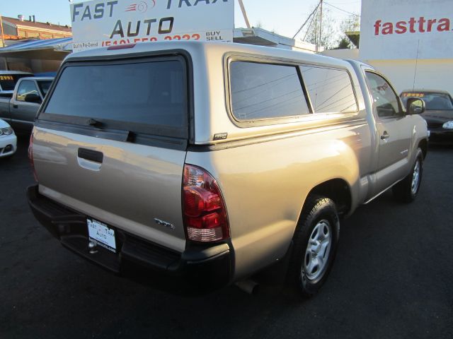 2005 Toyota Tacoma ES 2.4L AUTO