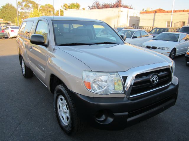 2005 Toyota Tacoma ES 2.4L AUTO