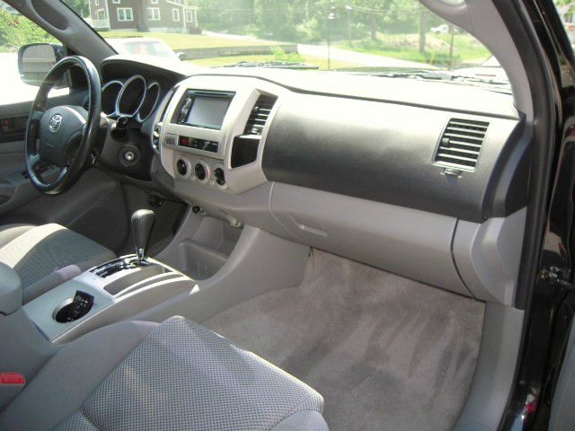 2006 Toyota Tacoma Ext Cab - 4x4 LT At Brookv