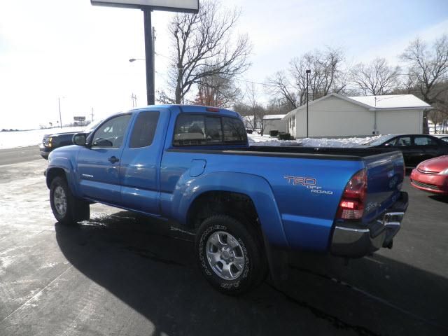 2006 Toyota Tacoma SE W/dvd