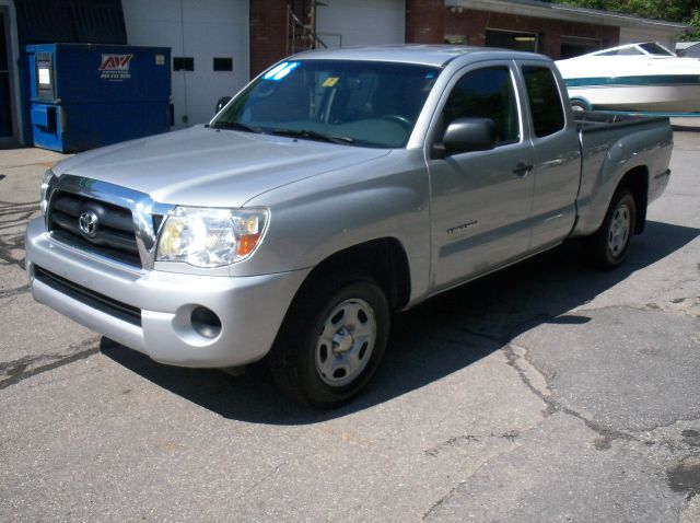 2006 Toyota Tacoma SE W/dvd