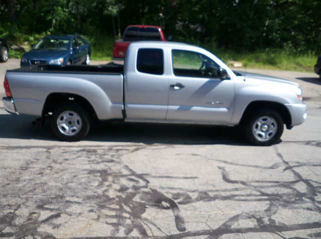 2006 Toyota Tacoma SE W/dvd