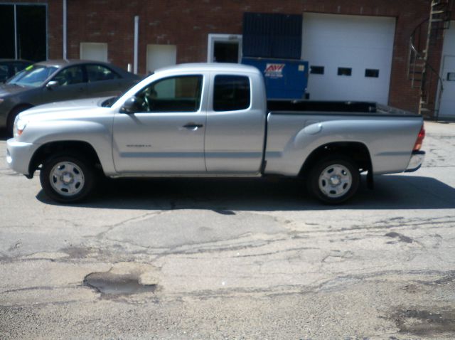 2006 Toyota Tacoma SE W/dvd