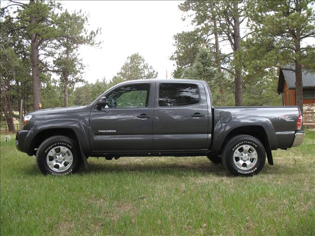 2010 Toyota Tacoma 4dr Sdn SES Sedan