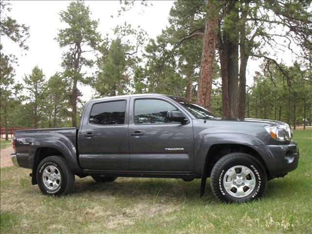 2010 Toyota Tacoma 4dr Sdn SES Sedan