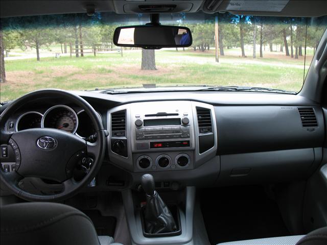 2010 Toyota Tacoma 4dr Sdn SES Sedan