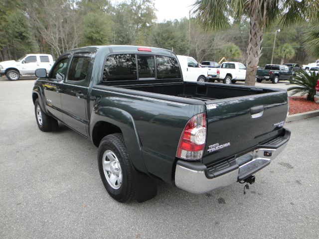 2011 Toyota Tacoma 2011 Kia SX