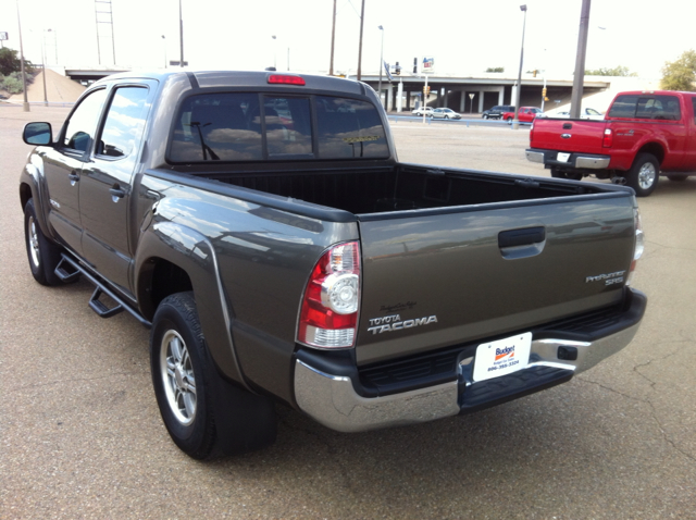 2011 Toyota Tacoma 2011 Kia SX