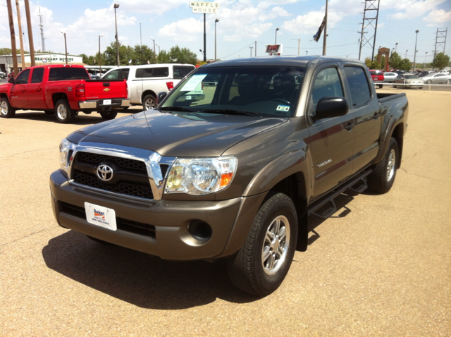 2011 Toyota Tacoma 2011 Kia SX