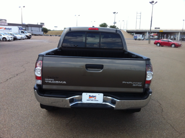 2011 Toyota Tacoma 2011 Kia SX