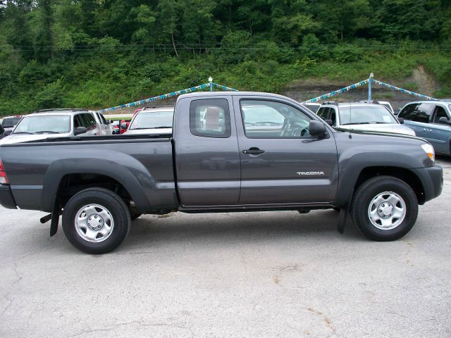 2011 Toyota Tacoma Ext Cab - 4x4 LT At Brookv